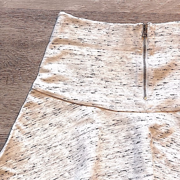 ARITZIA • WILFRED • Mini Skirt • Size 6 • Cream Speckled - Picture 5 of 16